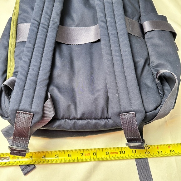 Vera Bradley Navy Daisy Color Block Utility Backpack with flower lining (NEW) - Picture 5 of 9